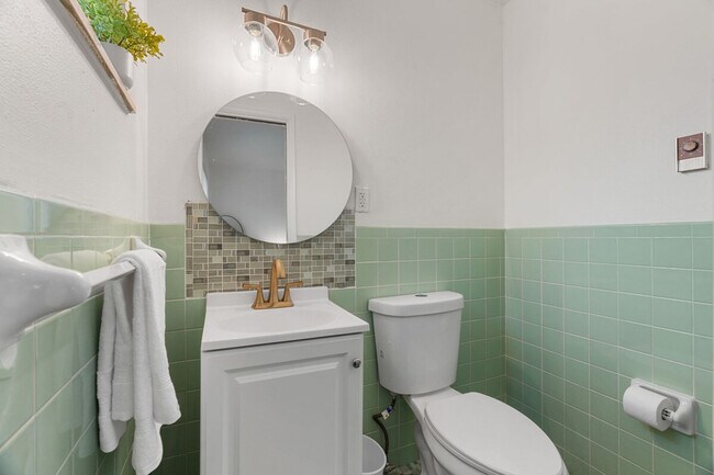 Building Photo - 11814 Flushing Dr