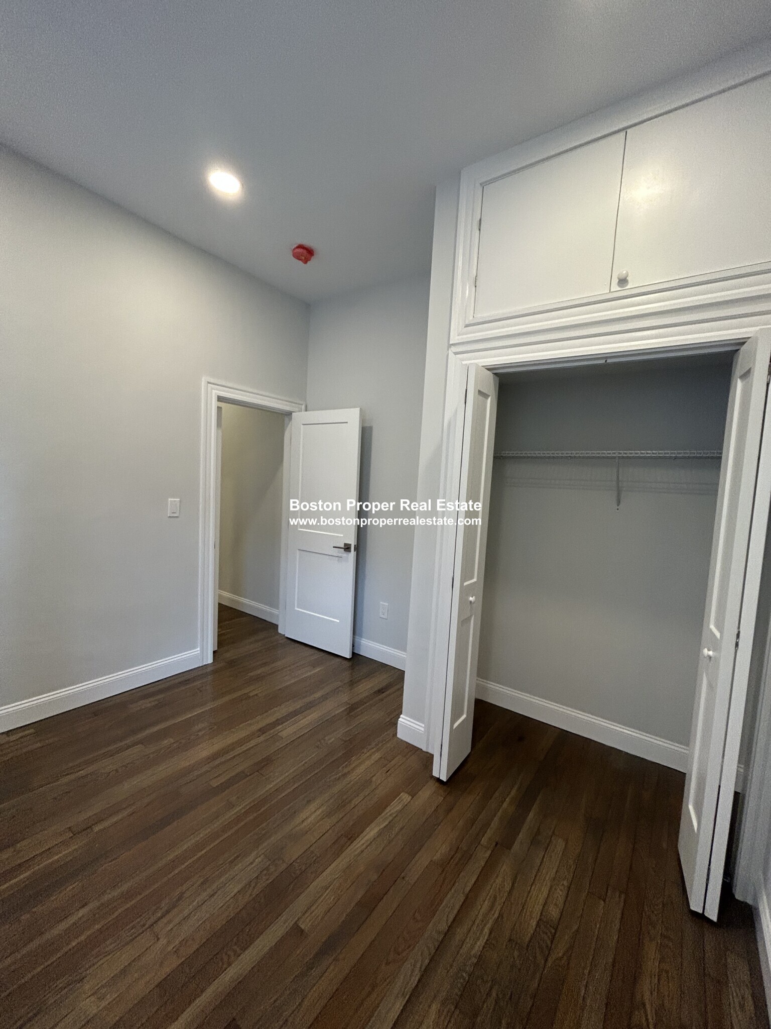 Building Photo - 102 Queensberry St