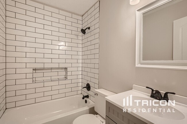 Building Photo - 2 Ironwood Ct