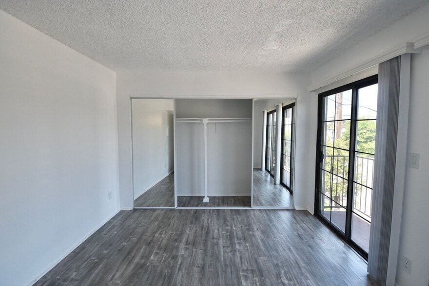 Building Photo - 5921 Whitsett Ave