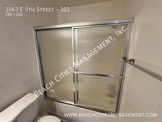 Building Photo - 1043 E 5th St