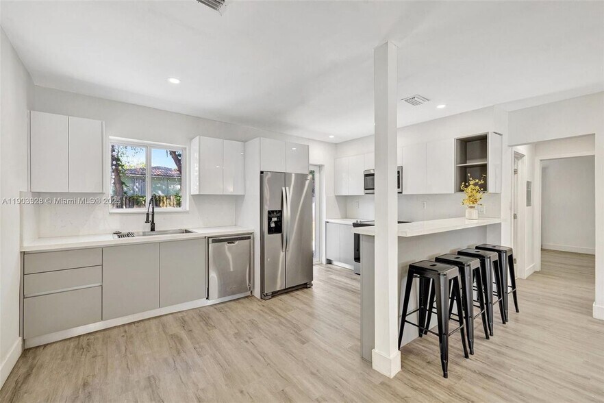 Primary Photo - 843 SW 20th St