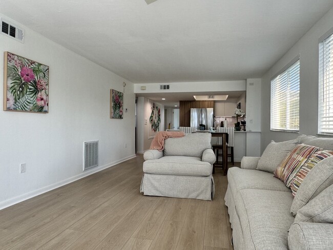 Living Room - 270 Naples Cove Dr