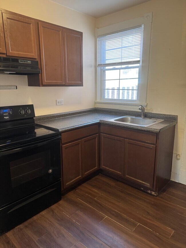 Building Photo - 2420 Barton Ave