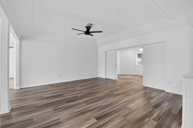 Building Photo - 1012 W Camino Real