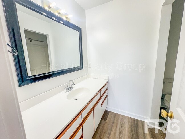 Building Photo - 5170 Deveron St