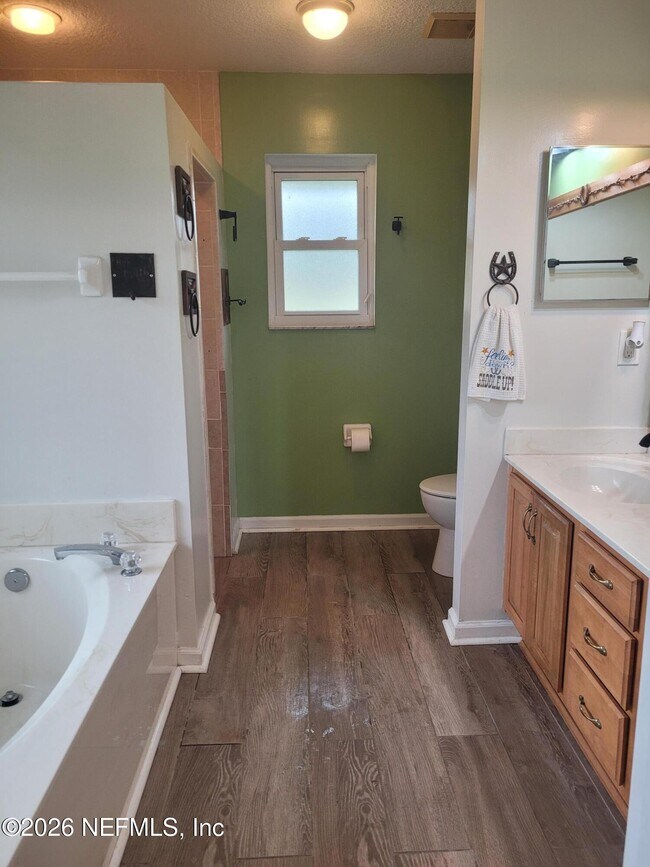 Building Photo - 906 County Rd 217