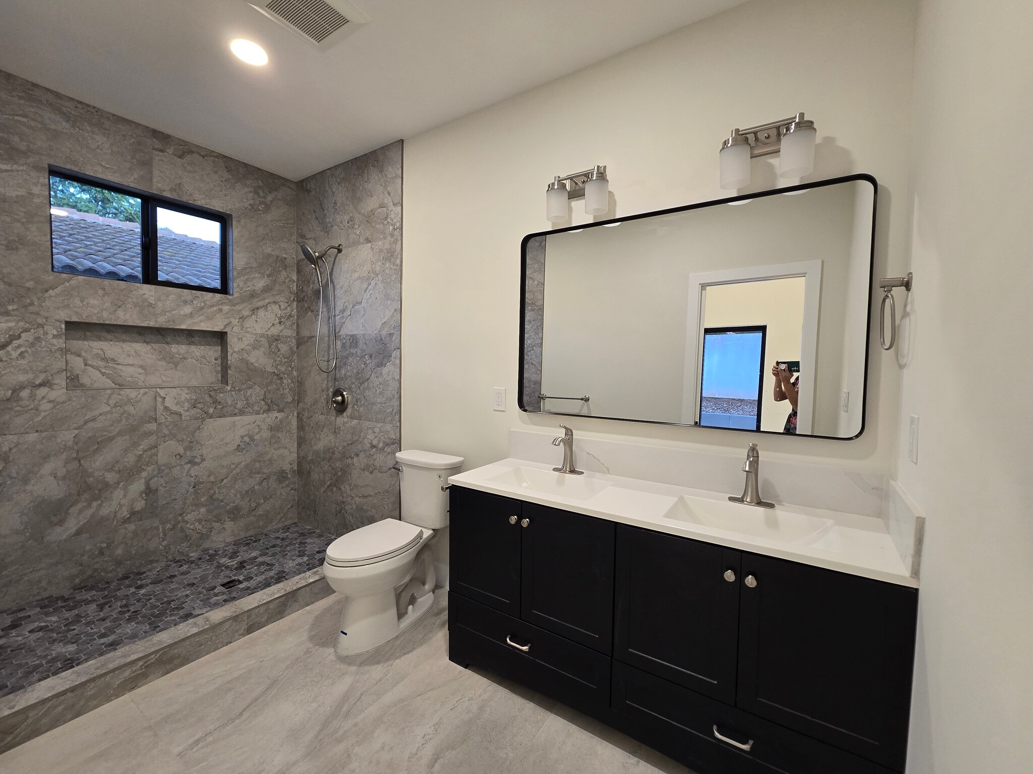 Building Photo - 13990 Putney Rd