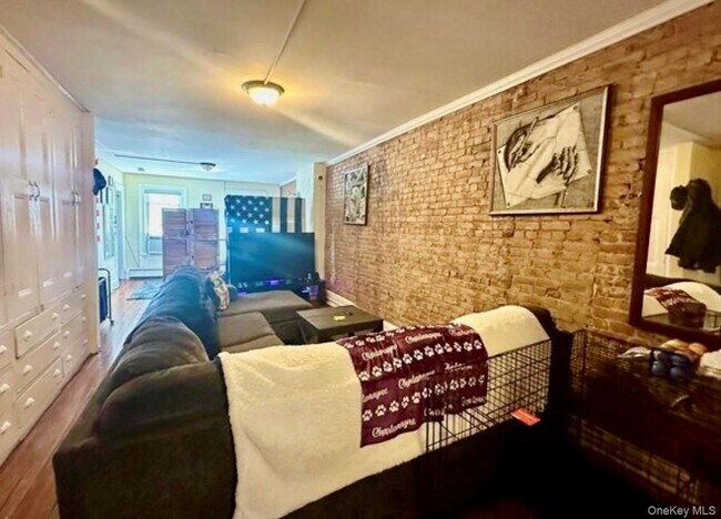 Building Photo - 118 Main St