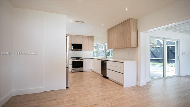 Building Photo - 15340 SW 85th Ave