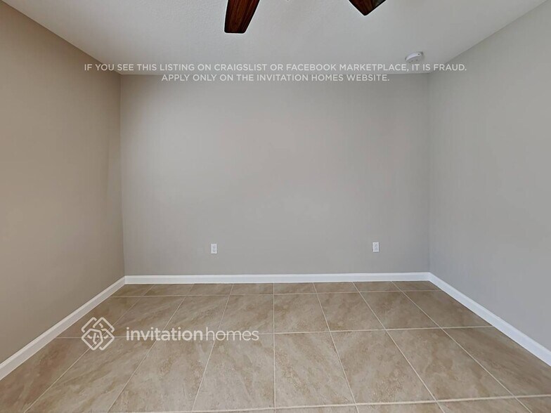 Building Photo - 792 SW Babbit Dr