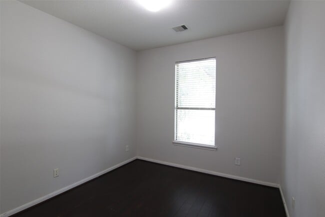 Building Photo - 9431 Black Tooth Way
