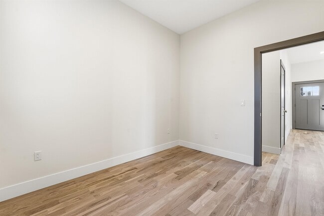 Building Photo - 25 Lembeck Ave