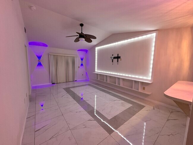 Building Photo - 4209 SW Santa Barbara Pl