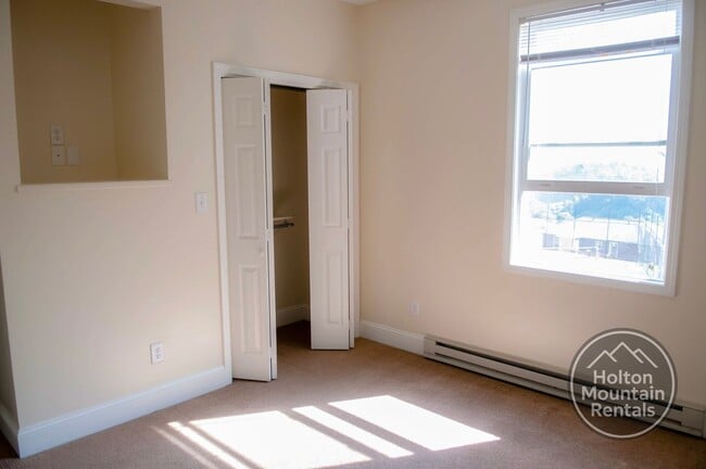 Building Photo - Kensington Meadows - Semi View Downstairs