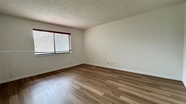 Building Photo - 413 Lakeview Dr