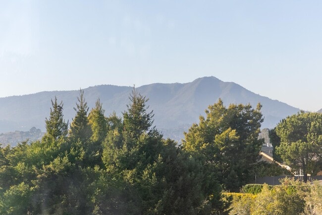 Building Photo - 20 Gilmartin Dr