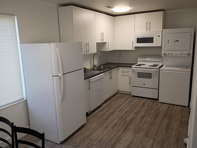 Building Photo - 595 W Tiffany Town Dr