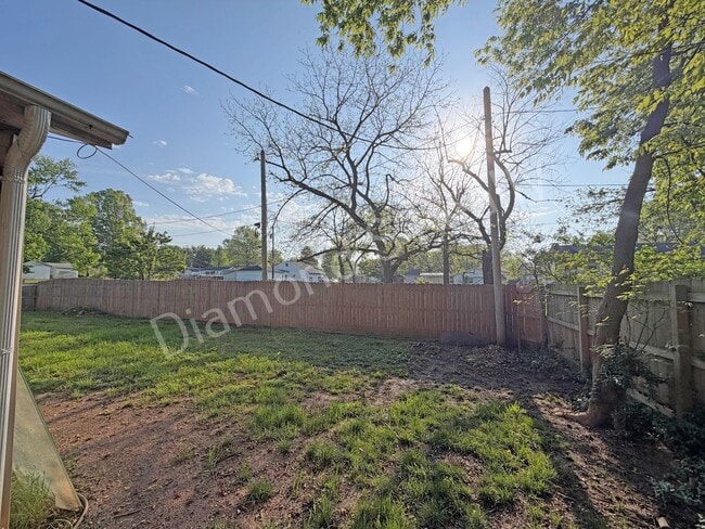 Building Photo - Spacious, Clean 3 Bedroom Home + Bonus Room Available!