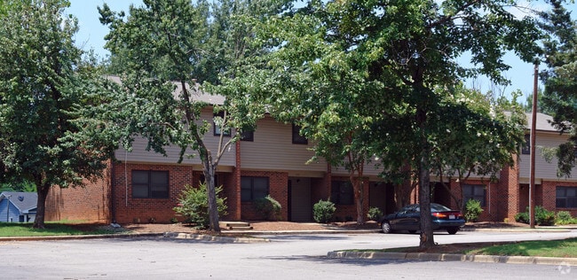 Building Photo - Eastwood Court