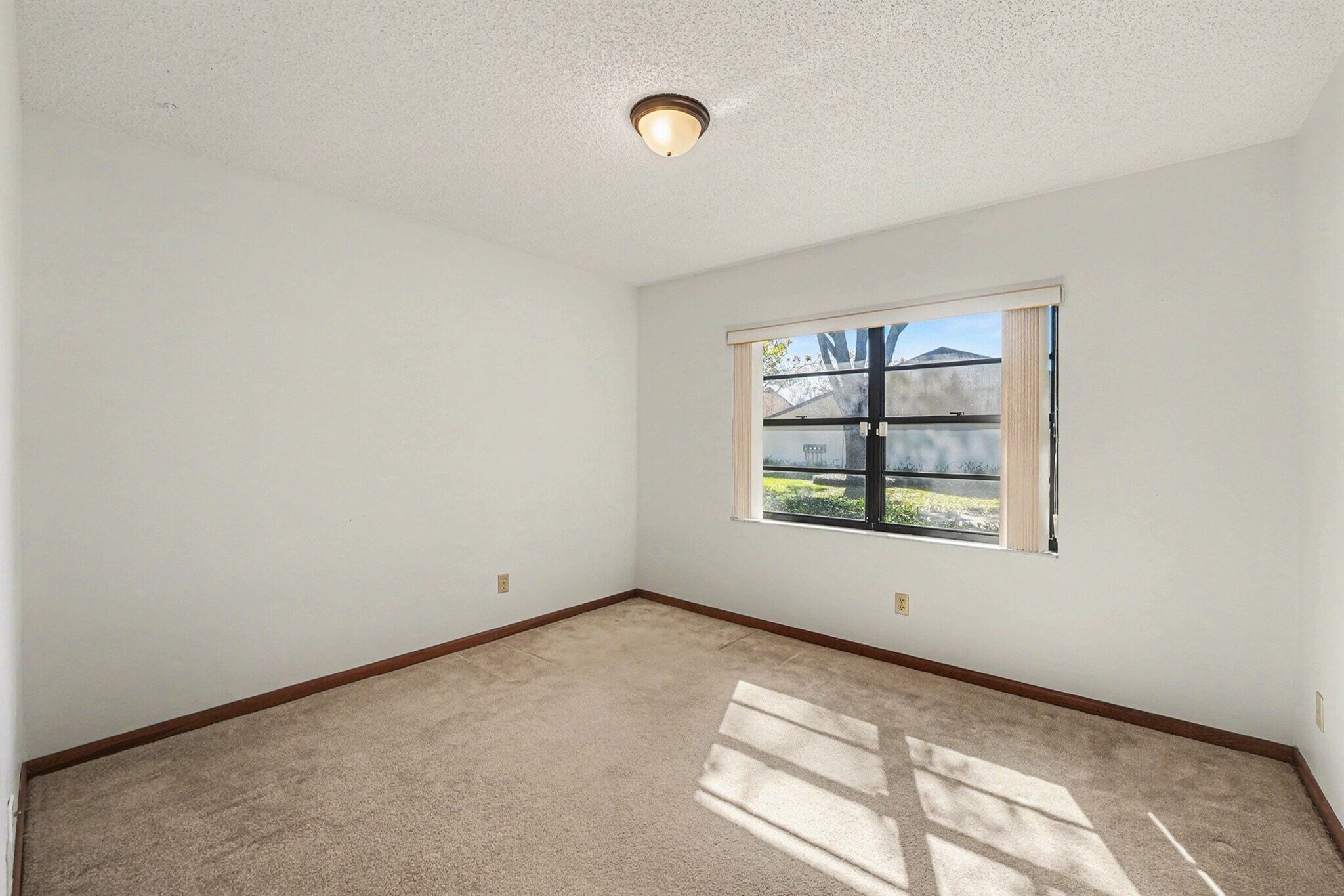 Building Photo - 2025 Sylvester Rd