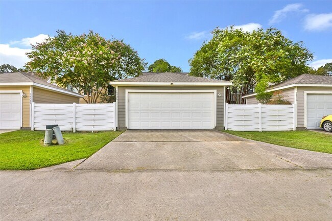 Building Photo - 18906 Atasca Oaks Dr