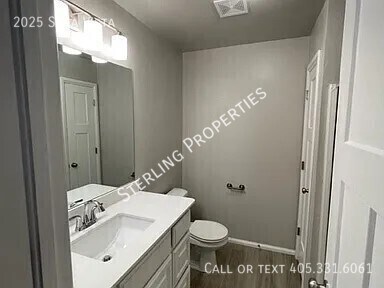 Building Photo - 2025 Sara Vista Dr