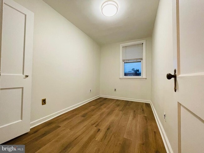 Building Photo - 2129 Longshore Ave