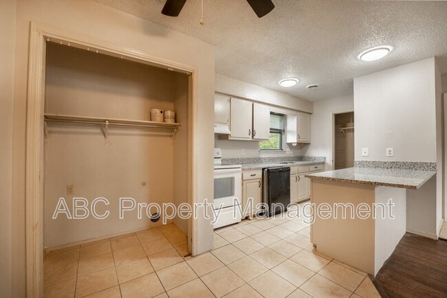 Building Photo - 1603 Juniper Cir