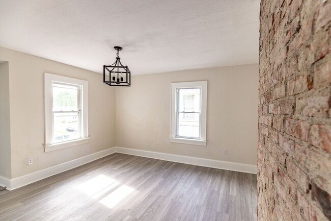 Building Photo - 2878 Indianola Ave