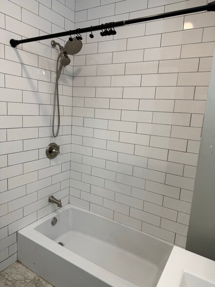 Building Photo - 176 Everett St