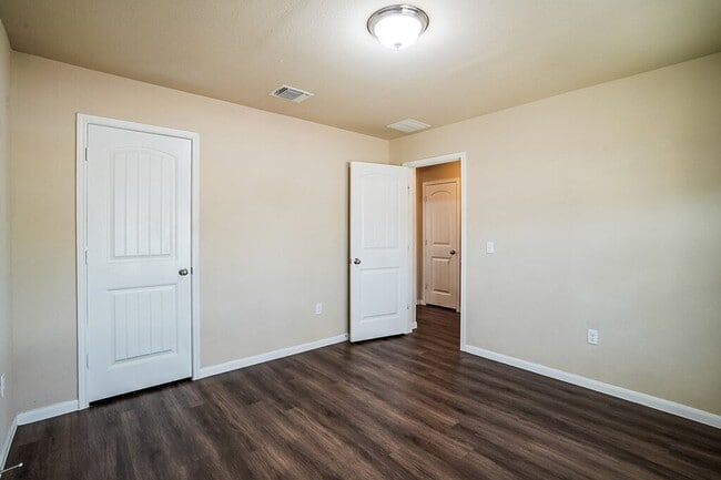 Building Photo - 708 Comal Run