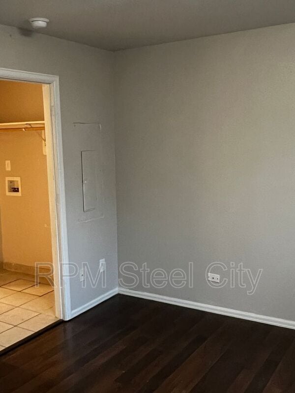 Building Photo - 1719 Oakshire Ln