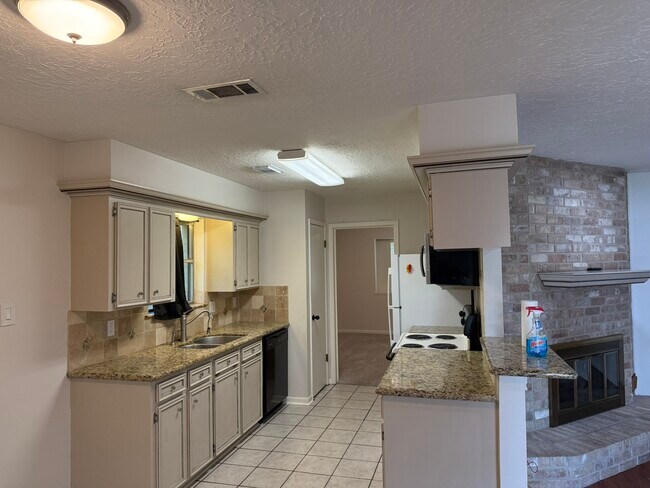 Building Photo - 515 Tresvant Dr