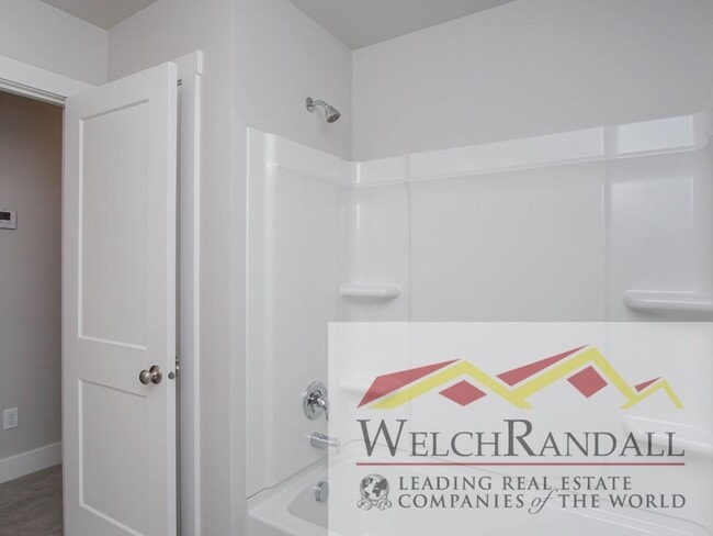 Building Photo - Live Comfortably in West Haven – Beautiful 3BR, 2.5BA Townhome for Rent!