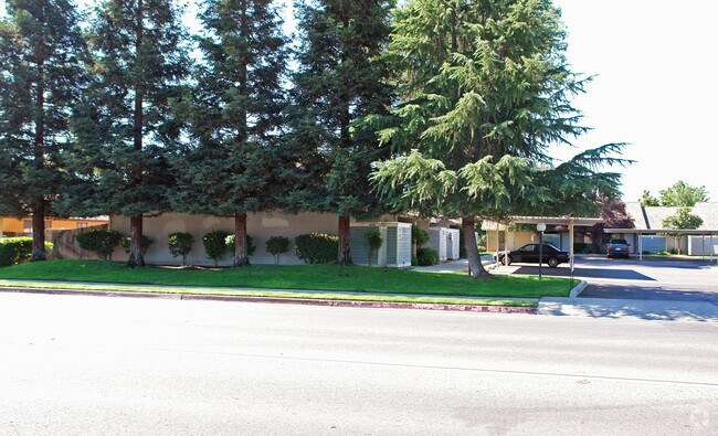 Building Photo - 4676 E Clinton Ave