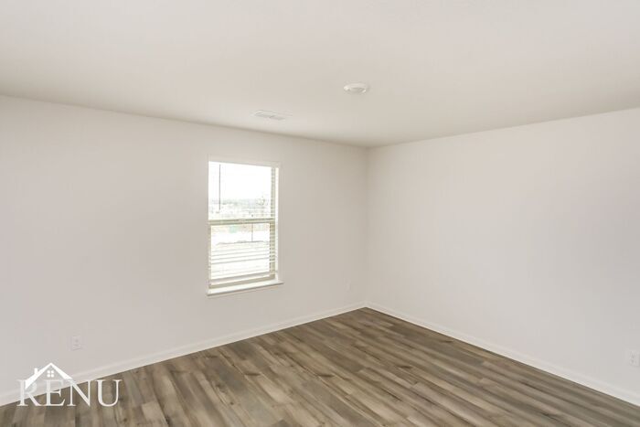Building Photo - 2016 Hialeah Dr
