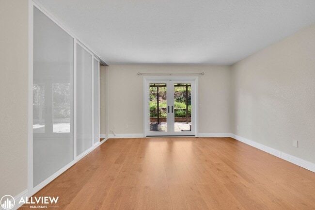 Building Photo - Gated Cimarron 3 Bed/ 2 Bath Home with Garage & Community Amenities