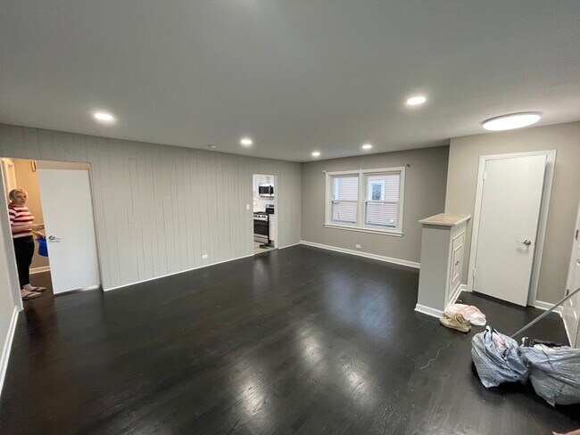 Living Room view 2 - 1550 Oakwood Ave