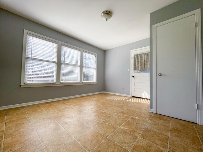 Building Photo - 523 W Merriweather St