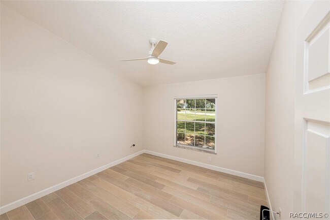 Building Photo - 1105 N Chance Way