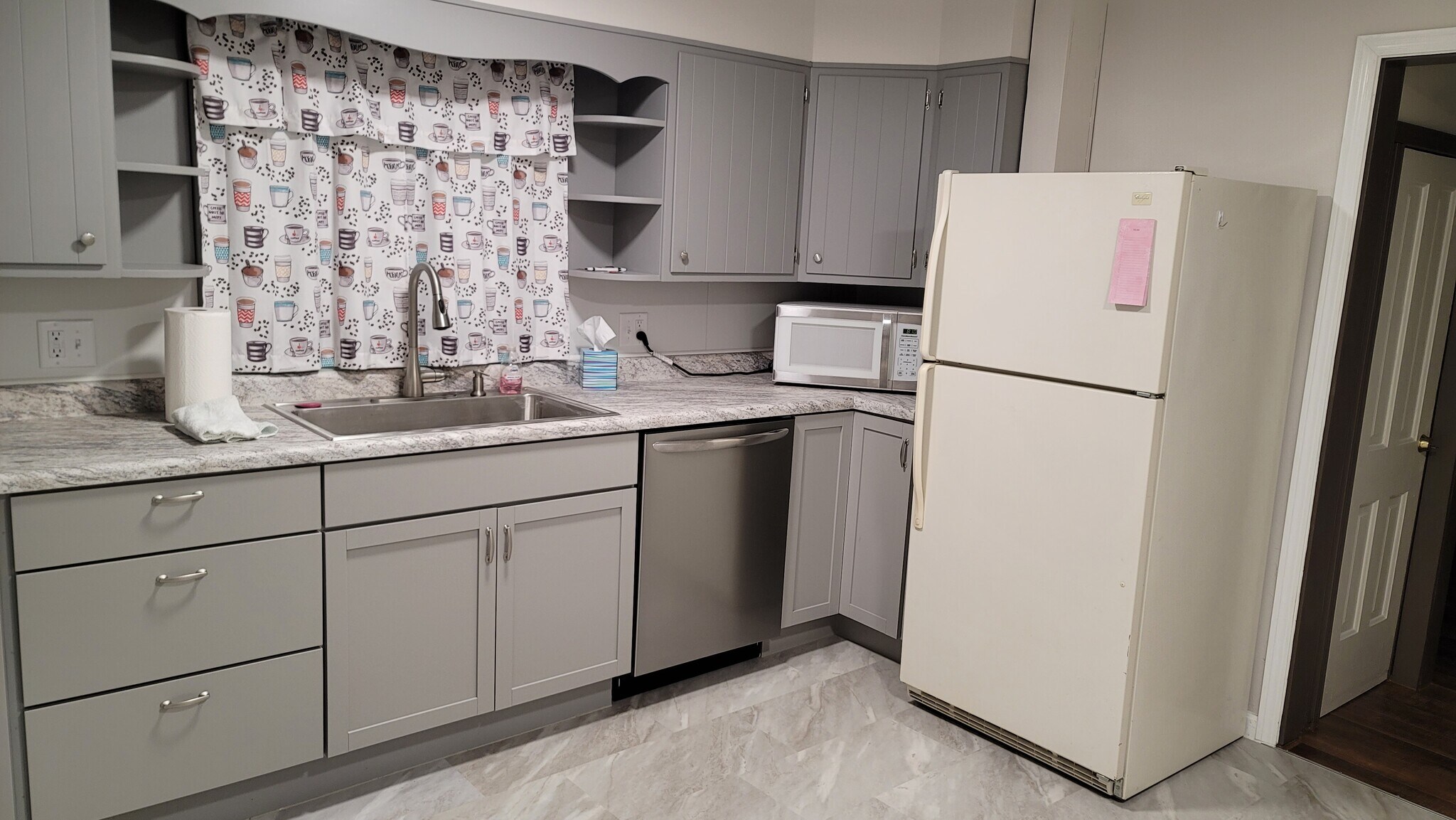 Kitchen - 502 E Vine St