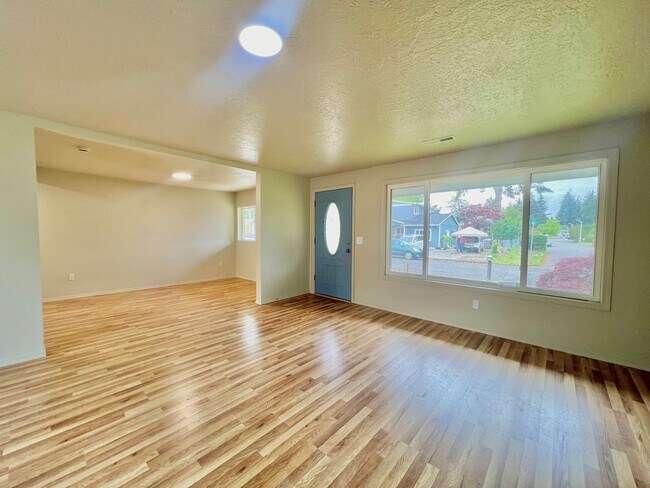Building Photo - BRAND NEW REMODEL!! CLEAN, FRESH & BRIGHT! ONE LVL: 4 bed/2 bath!