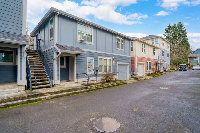 Building Photo - Cozy Studio Apartment in SE Portland w/ Laundry