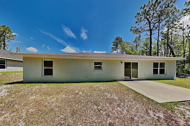 Building Photo - 7961 N Primrose Dr