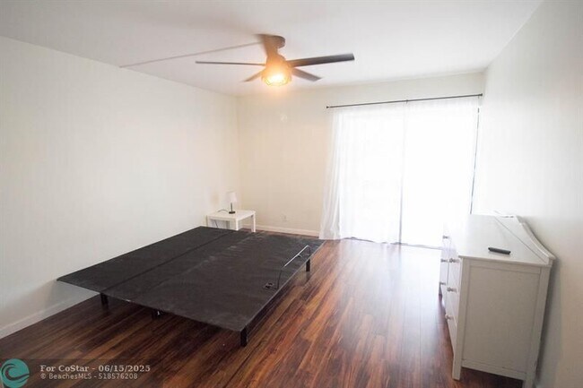 Building Photo - 2316 S Cypress Bend Dr
