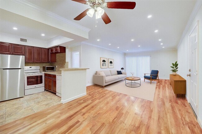 Building Photo - 4000 N Hills Dr