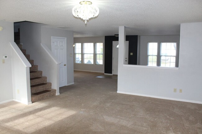 Building Photo - Huge 4 Bedroom Home in Avon Schools!