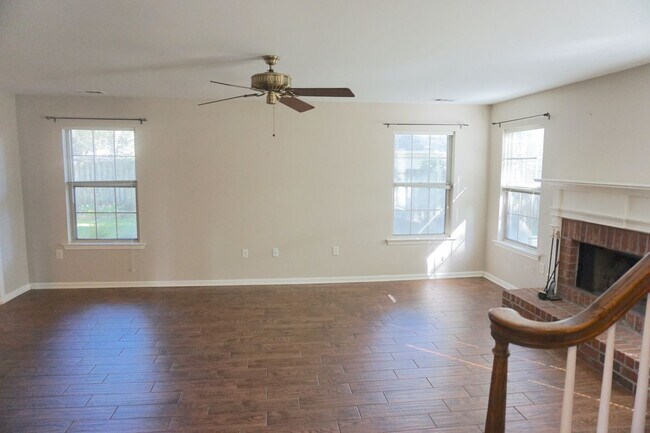 Building Photo - 5 BED | 2.5 BATH | SINGLE FAMILY HOME | BONUS ROOM | 2 CAR GARAGE