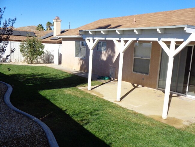 Building Photo - Beautiful One Story Home in Rosamond in Ex...